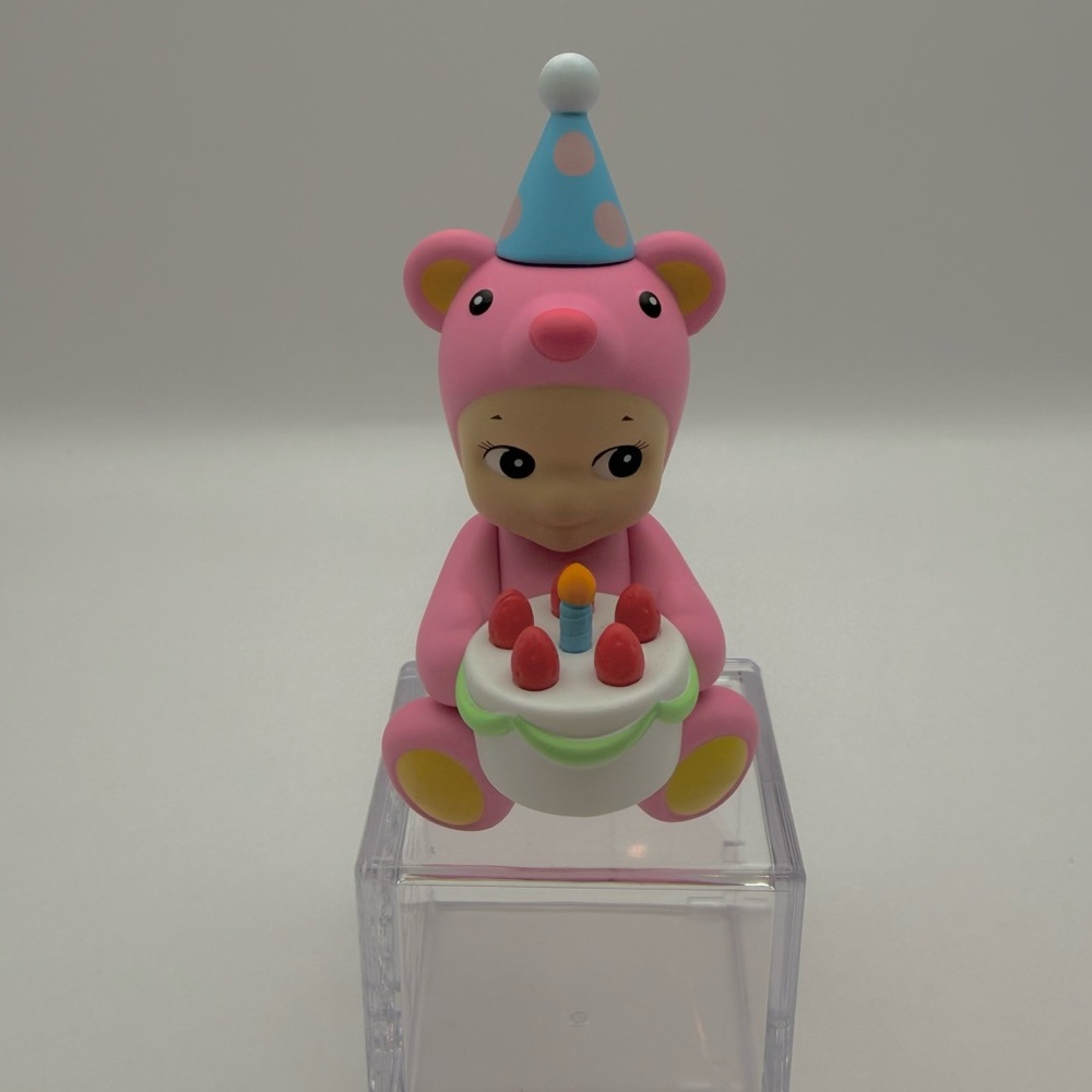 Sonny Angel Birthday Gift Bear Series - Confirmed Birthday Cake Hug.